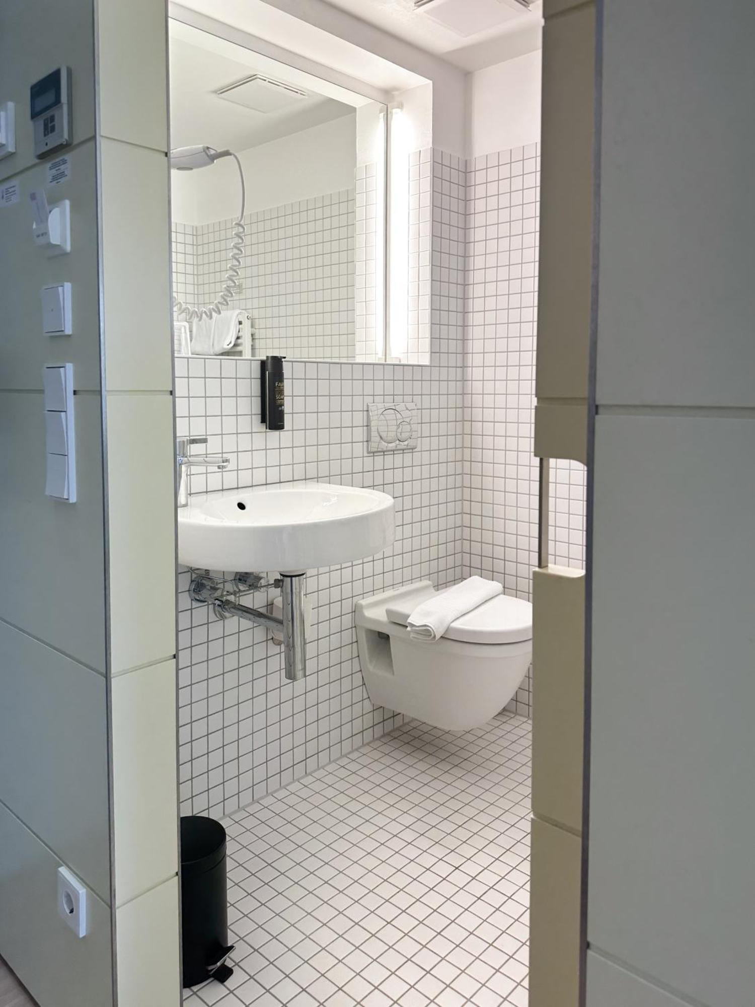 Hotel Berliner Hof Кил Екстериор снимка