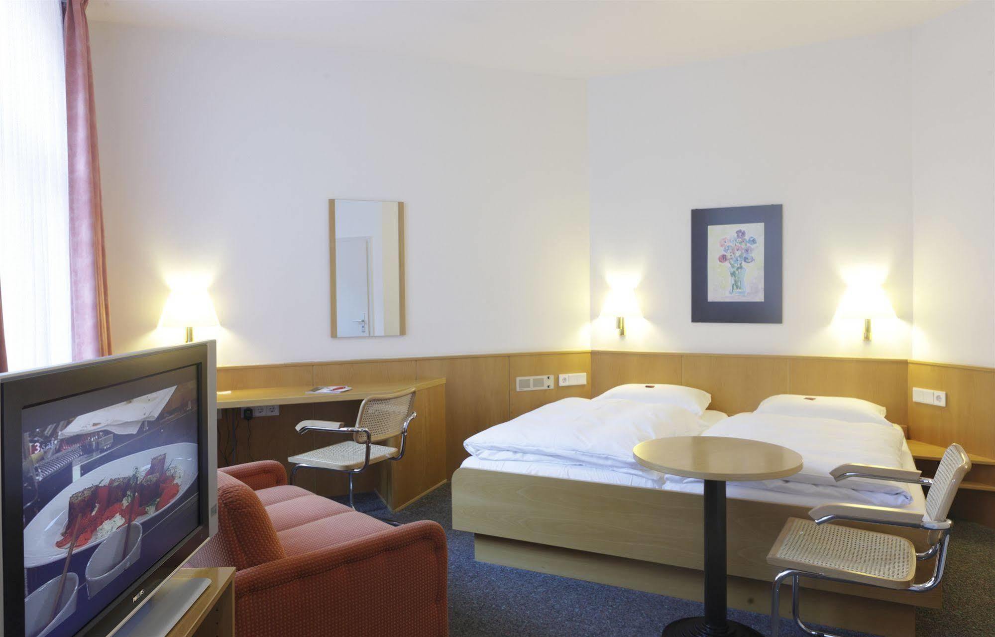 Hotel Berliner Hof Кил Екстериор снимка
