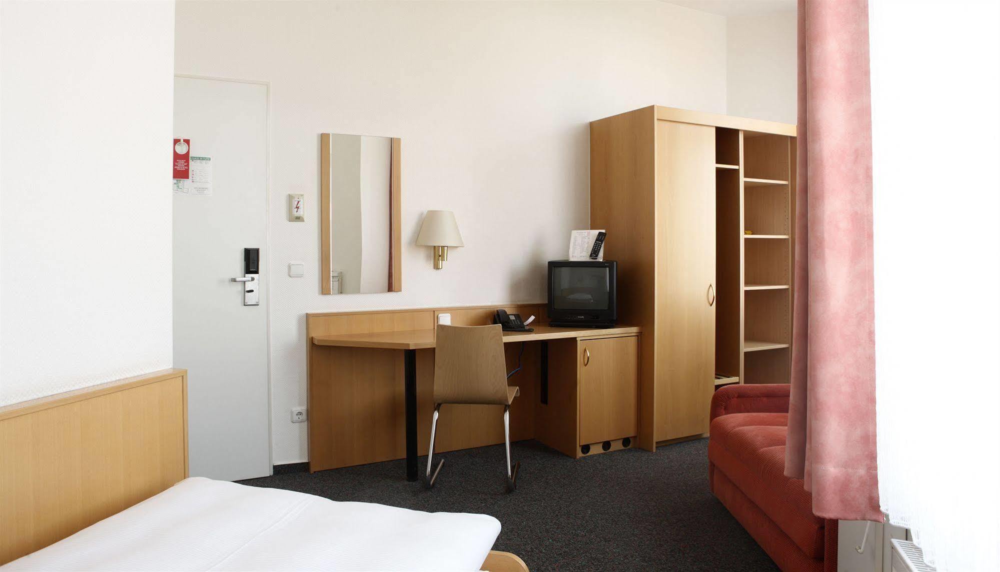Hotel Berliner Hof Кил Екстериор снимка